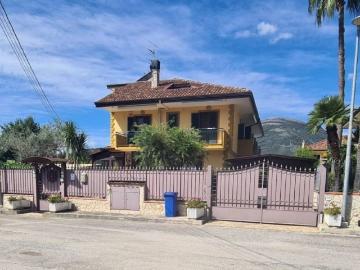 Villetta a schiera in vendita a Giffoni Sei Casali SA