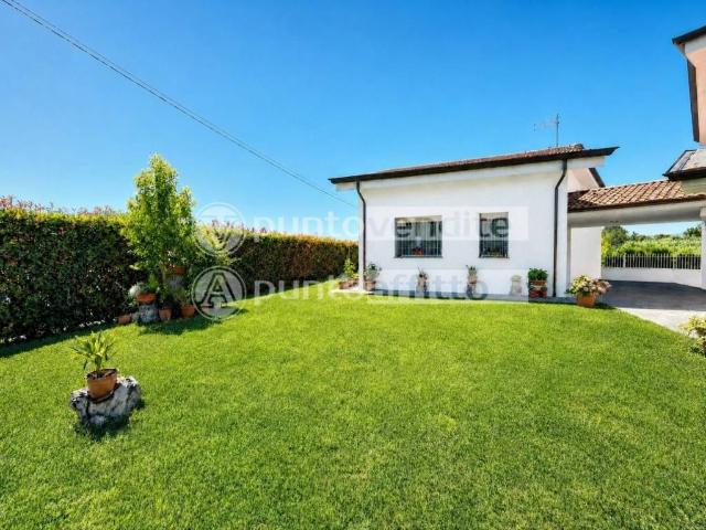 Villa in vendita a Lucca LU