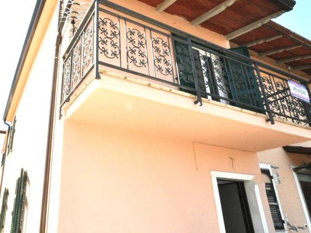 Villetta a schiera in vendita a Luni SP