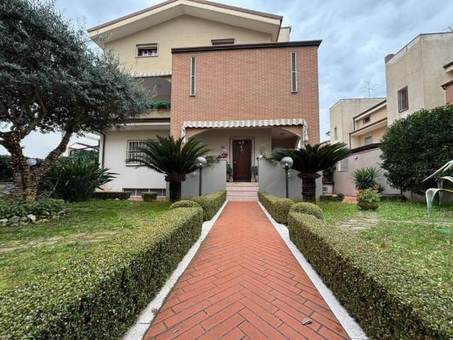 Villetta a schiera in vendita a Lusciano CE