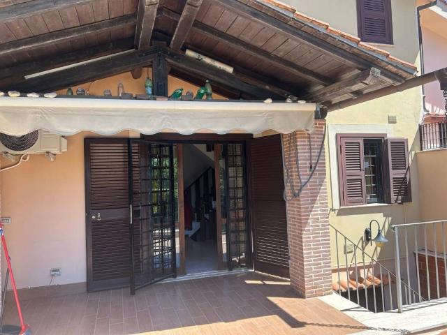 Villetta a schiera in vendita a Ladispoli RM