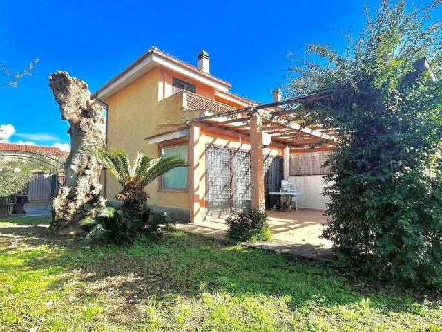 Villetta a schiera in vendita a Ladispoli RM