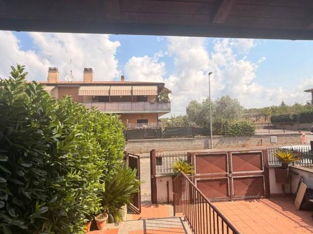 Villetta a schiera in vendita a Lanuvio RM