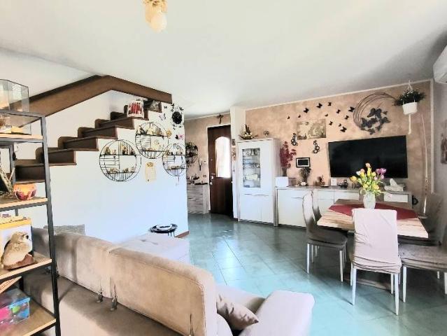 Villetta a schiera in vendita a Laveno Mombello VA