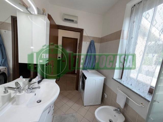 Villetta a schiera in vendita a Laveno Mombello VA
