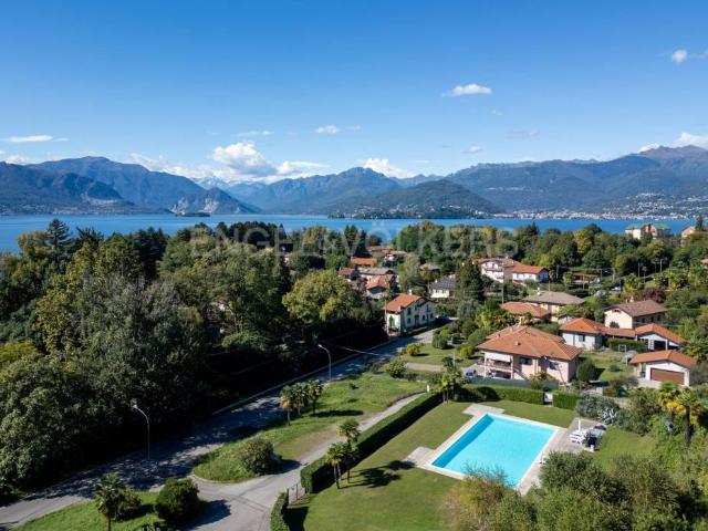 Villetta a schiera in vendita a Laveno Mombello VA