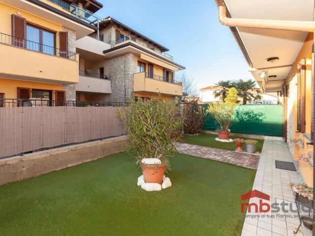 Villa in vendita a Locate Varesino CO