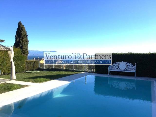 Villa in vendita a Lonato del Garda BS