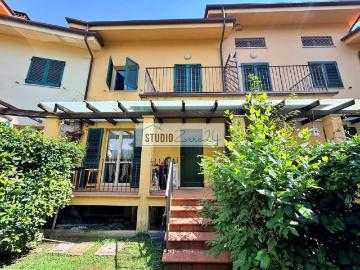 Villetta a schiera in vendita a Pietrasanta LU