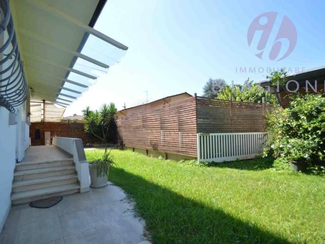 Villetta a schiera in vendita a Pietrasanta LU