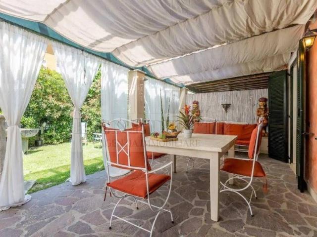 Villetta a schiera in vendita a Pietrasanta LU