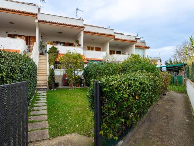 Villetta a schiera in vendita a Pomezia RM