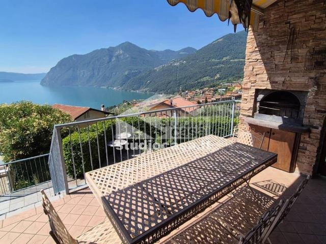 Villetta a schiera in vendita a Riva di Solto BG
