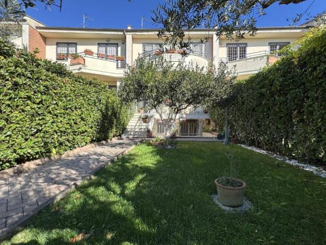 Villetta a schiera in vendita a Roma RM