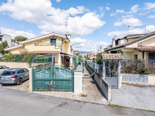 Villetta a schiera in vendita a Roma RM