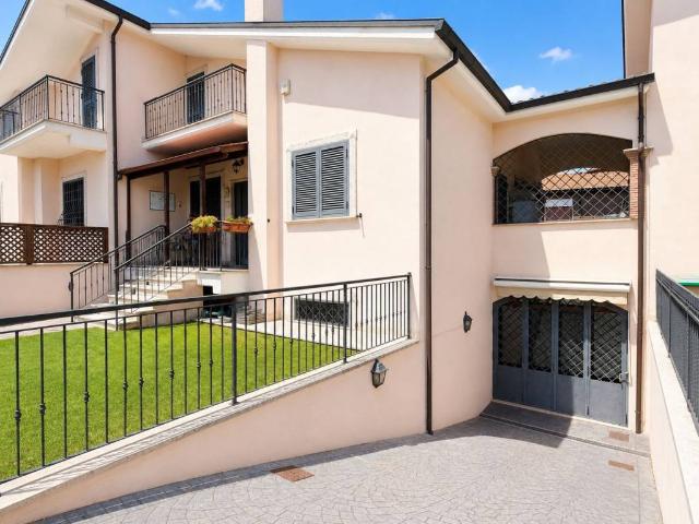 Villetta a schiera in vendita a Roma RM