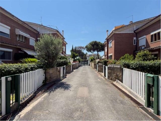 Villetta a schiera in vendita a Roma RM