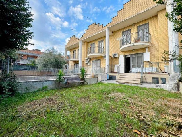 Villetta a schiera in vendita a Roma RM