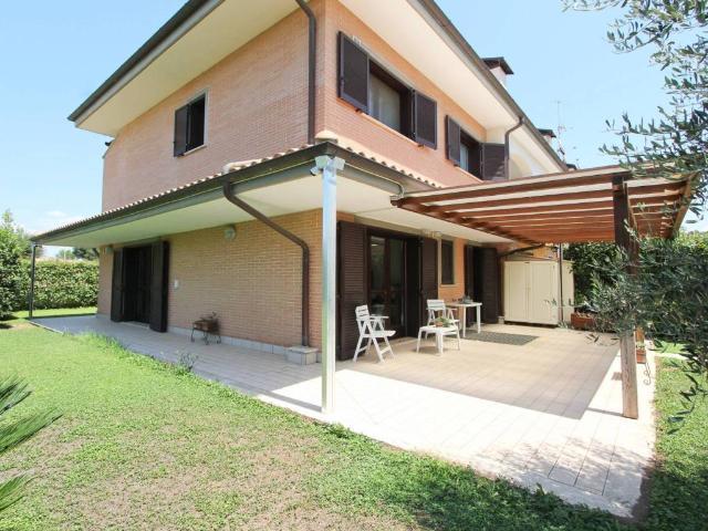 Villetta a schiera in vendita a Roma RM
