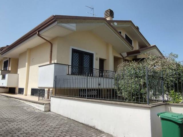 Villetta a schiera in vendita a Roma RM