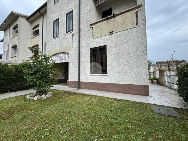 Villetta a schiera in vendita a Roncoferraro MN