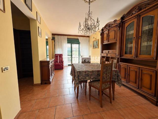 Villetta a schiera in vendita a Rovellasca CO