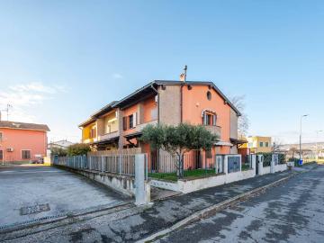 Villetta a schiera in vendita a Soragna PR