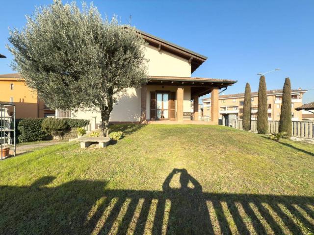 Villetta a schiera in vendita a Sozzago NO