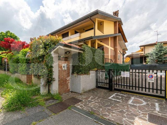 Villetta a schiera in vendita a Trezzano Rosa MI