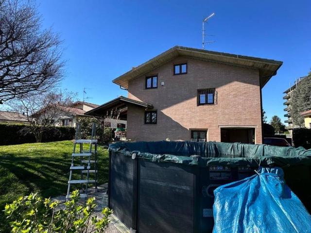 Villetta a schiera in vendita a Vedano Olona VA
