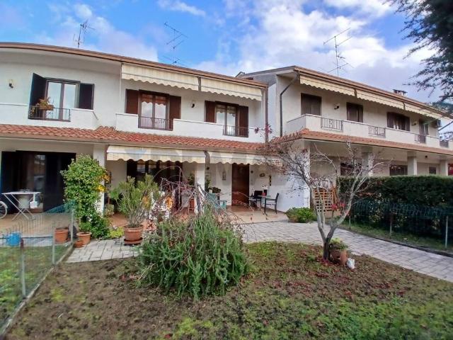 Villetta a schiera in vendita a Vergiate VA