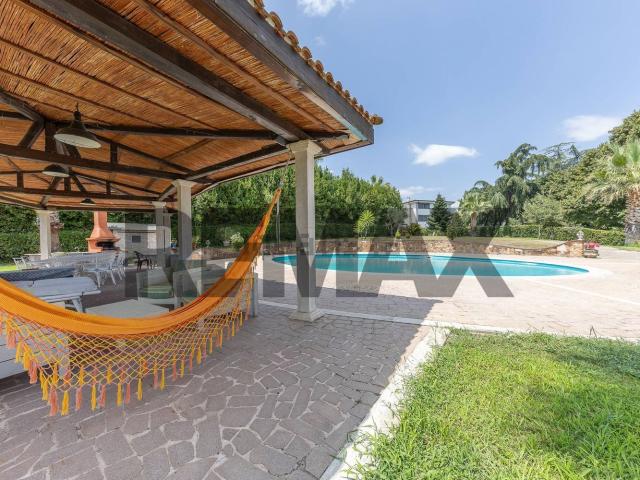 Villetta a schiera in vendita di 417 m² in Via della Giustiniana, 401