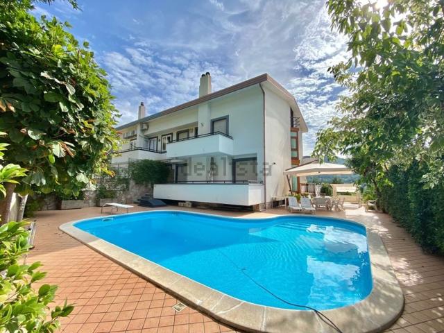 Villetta a schiera in vendita di 420 m² in Via Nicola Pastore