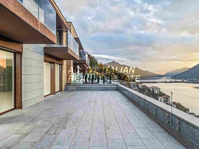 Villetta a schiera in vendita di 420 m² in Via Totone, 31