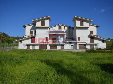 Villetta a schiera in vendita di 420 m² in Via Ucraina