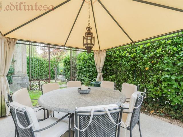Villetta a schiera in vendita di 421 m² in Via Parrocchiale, 3