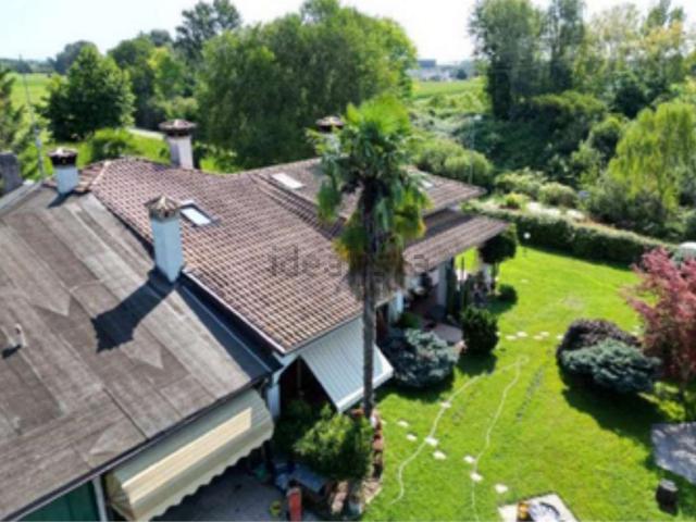 Villetta a schiera in vendita di 425 m² in Via Risera, 7