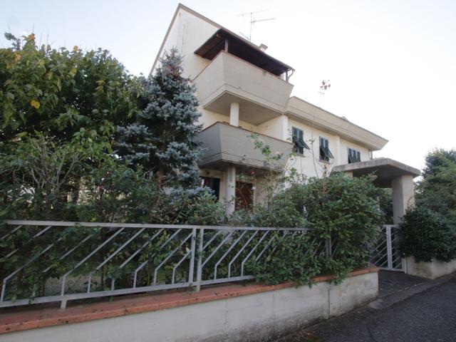Villetta a schiera in vendita di 440 m² in Via della repubblica