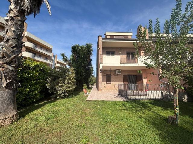 Villetta a schiera in vendita di 450 m² in Via Luigi Einaudi