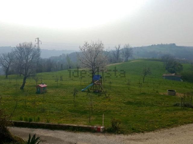 Villetta a schiera in vendita di 458 m² in Via Poletti