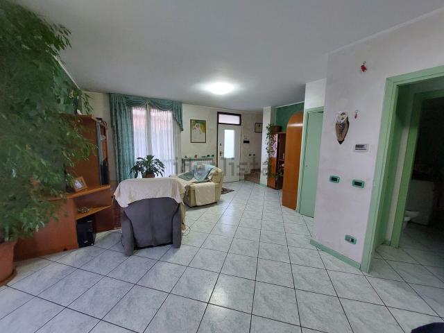 Villetta a schiera in vendita di 470 m² in Via Varese
