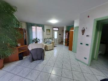Villetta a schiera in vendita di 470 m² in Via Varese