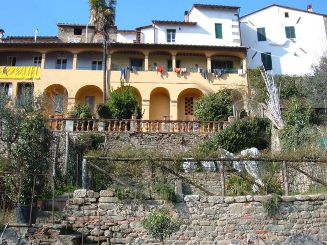 Villetta a schiera in vendita di 480 m² in Viale Santissima Annunziata