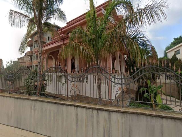Villetta a schiera in vendita di 522 m² in Via Giuseppe Garibaldi, 19