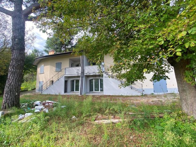 Villetta a schiera in vendita di 522 m² in Via DELLA CREDA, 116