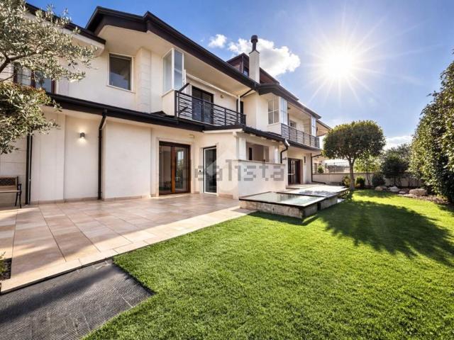 Villetta a schiera in vendita di 542 m² in Strada vicinale del limite, 32