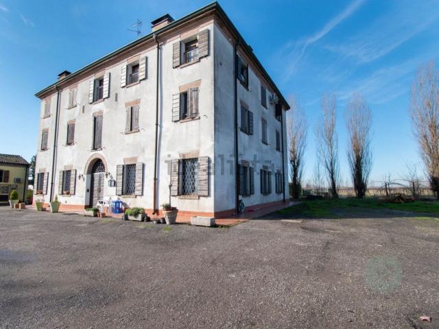 Villetta a schiera in vendita di 550 m² in Strada S.413 romana Nord
