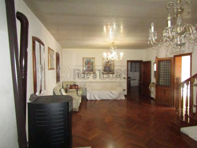 Villetta a schiera in vendita di 566 m²