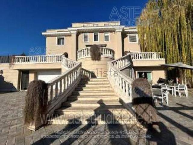 Villetta a schiera in vendita di 600 m² in Via Case Viti