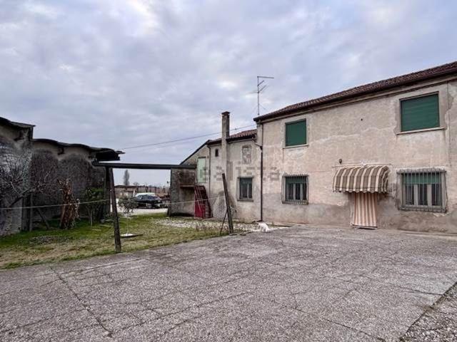 Villetta a schiera in vendita di 603 m² in Via Campagne, 28